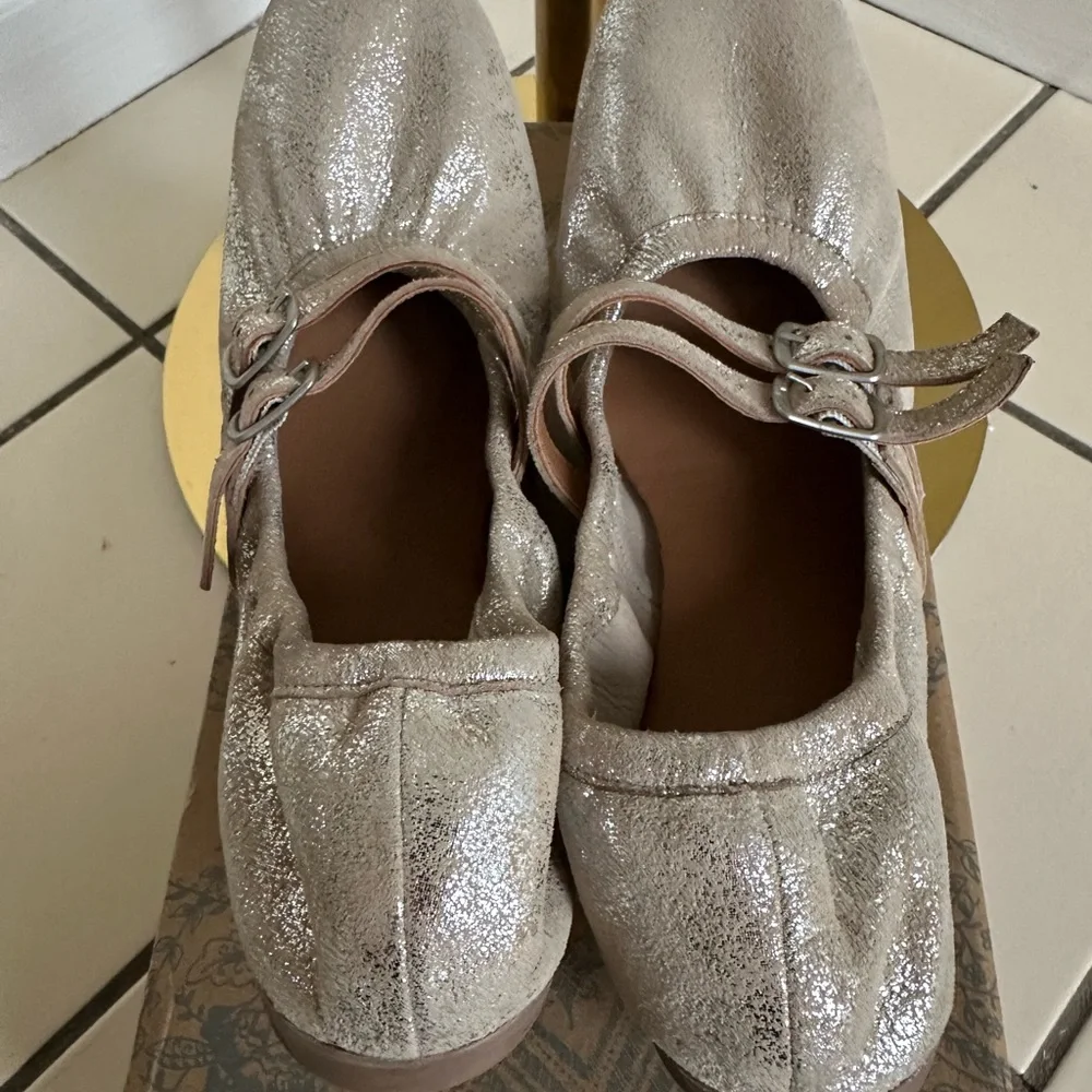 NWB Free People Champagne Gemini Flats- Size 7